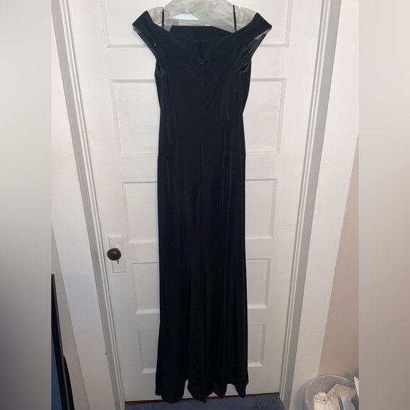 May Queen Off the Shoulder Black Fitted Gown with Shawl - Picture 3 of 4